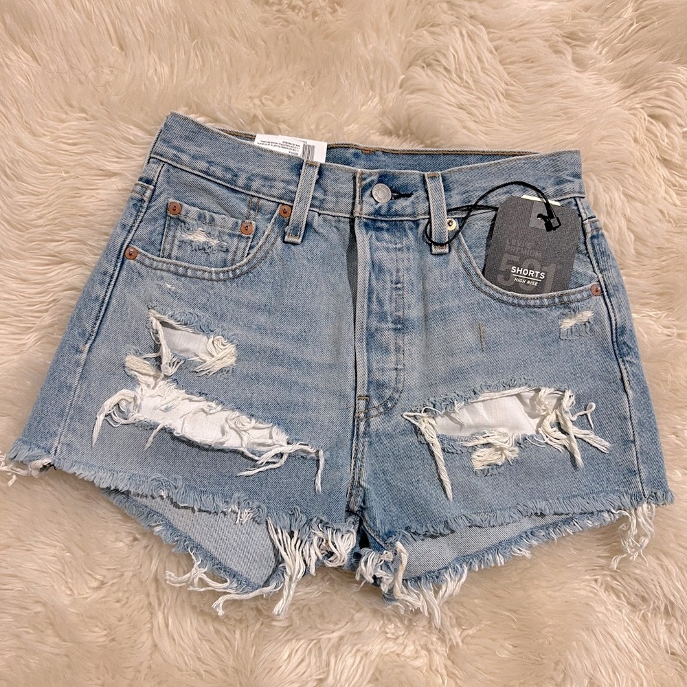 Levi’s Highrise Distressed jean short